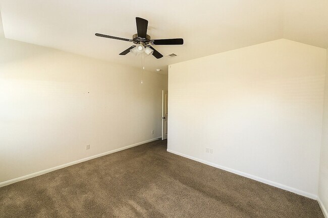 Building Photo - 612 Stampede Ln