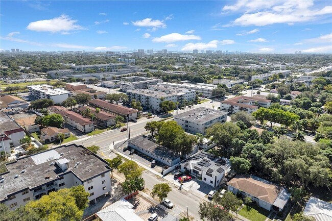 Building Photo - 13390 NE 6th Ave