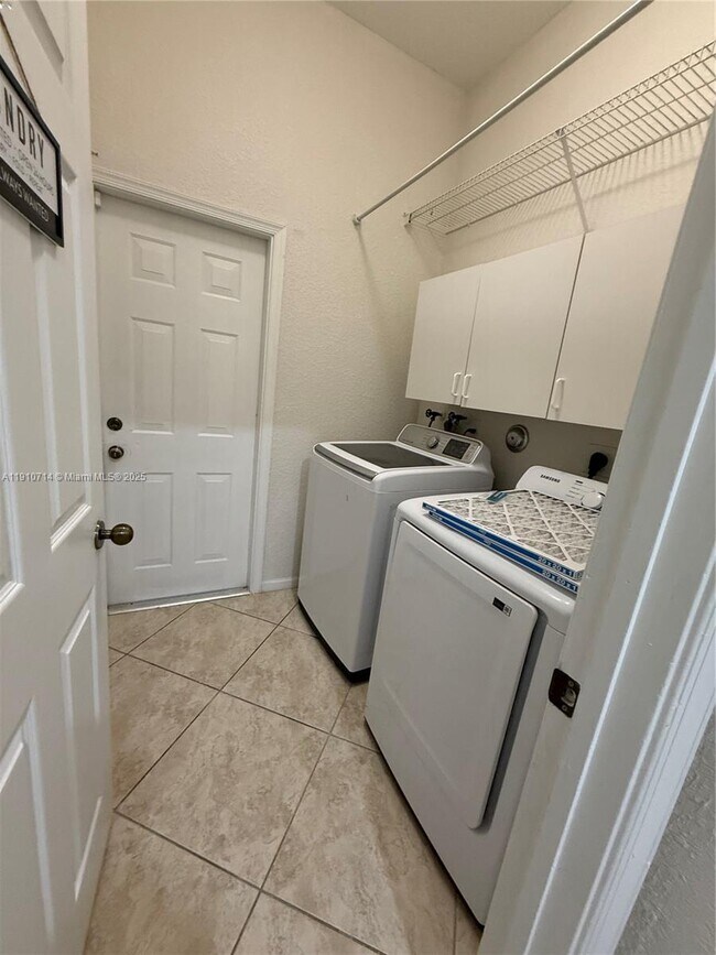 Building Photo - 1007 Nandina Dr