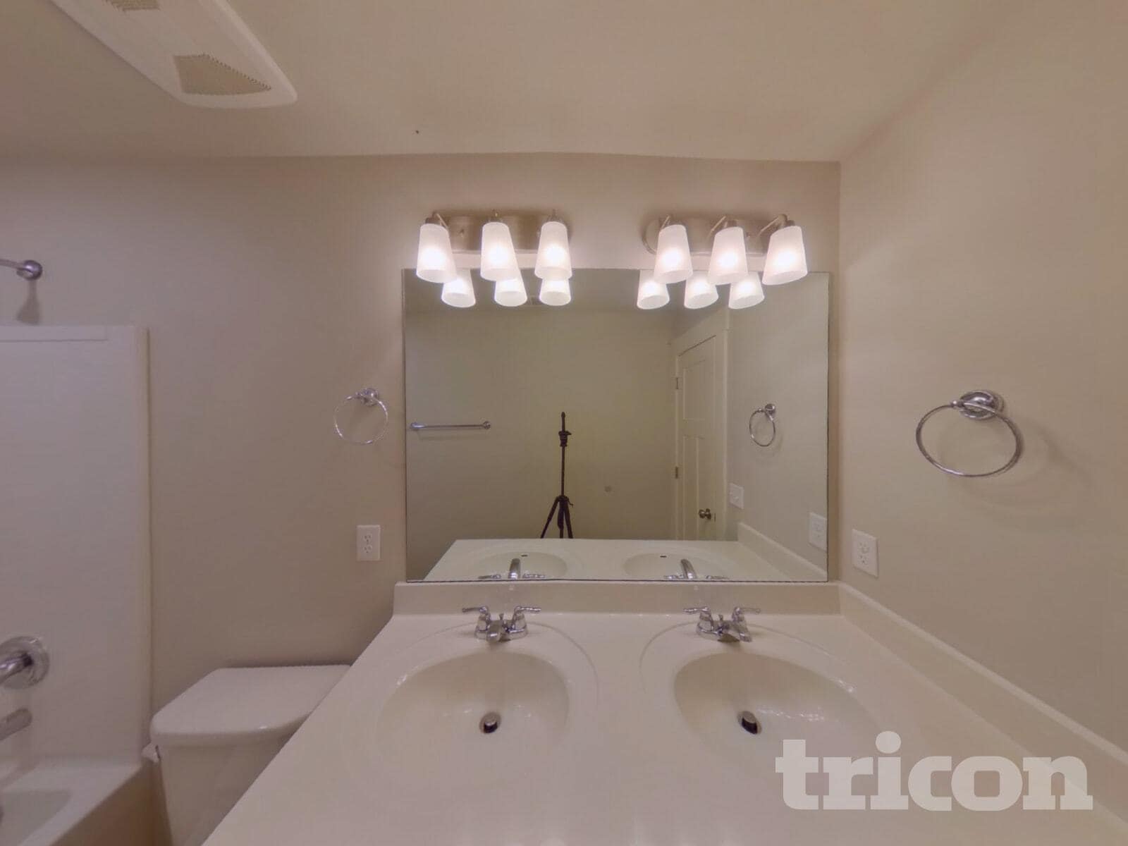 Building Photo - 4822 Kingdom Dr