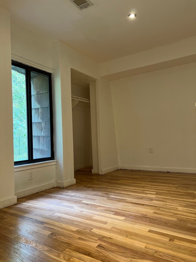 Building Photo - 7950 Inverness Ridge Rd