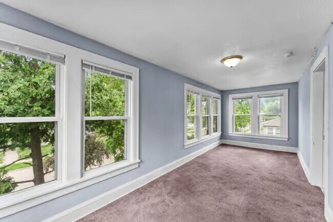 Building Photo - 3003 California St NE