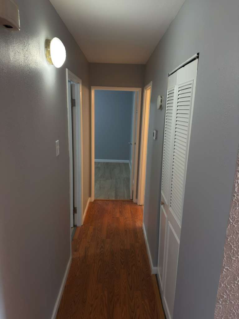 Building Photo - 2575 Hawthorne Manor Dr