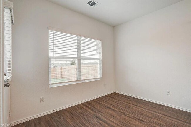 Building Photo - 209 Majestic Cedar Dr