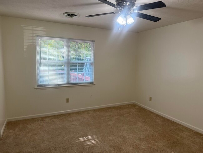 Building Photo - 837 Ridgebrook Rd