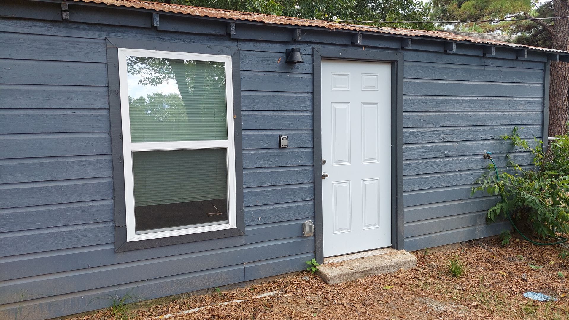 Building Photo - 423 E Sears St