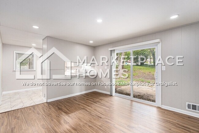 Building Photo - 3022 Menlo Park Dr