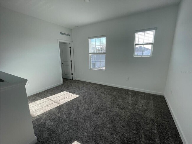 Building Photo - 5267 Dagenham Dr