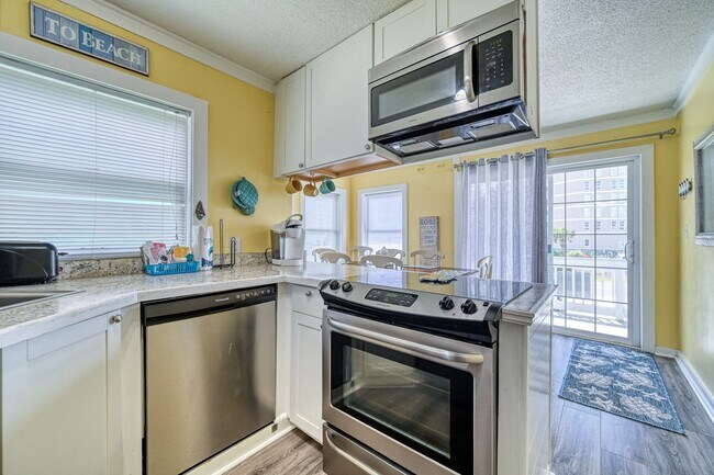 Building Photo - FULLY FURNISHED OFF-SEASON RENTAL STARTING MID-OCT