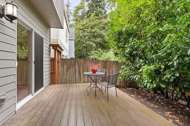 Building Photo - Beautiful 4-bdr/2.5 bath Hillsboro home w/ fireplace near nature area, Intel, Nike, and more