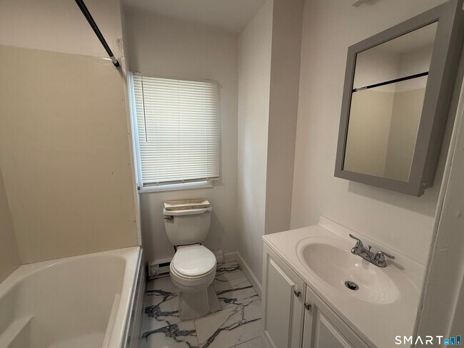 Building Photo - 85 Draher St