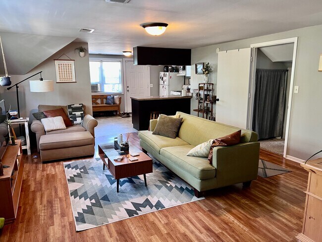 Building Photo - 410 Eureka Ave SE