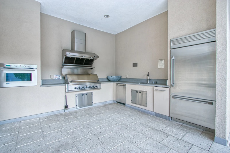 Building Photo - 1020 E Palm Canyon Dr