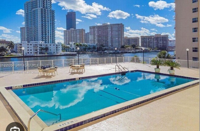 Building Photo - 111 Golden Isles Dr
