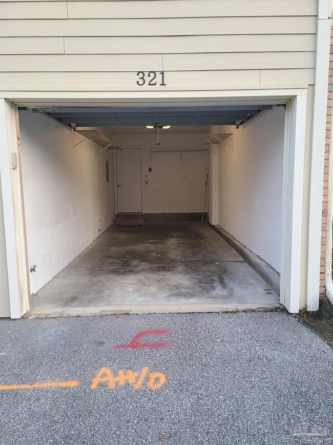 Building Photo - 5001 Grande Dr