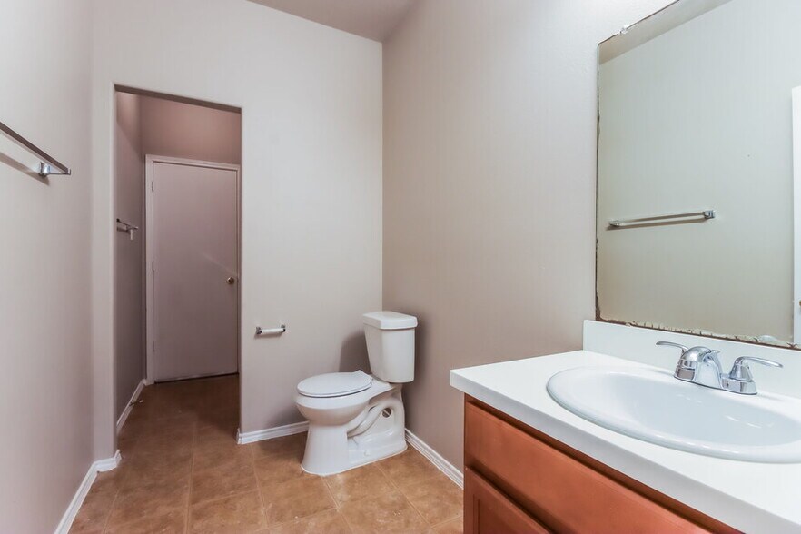 Building Photo - 214 Kestrel Ln