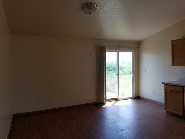 Building Photo - Charming 3-Bedroom Home in Quiet Cul-de-Sac with Valley Views!