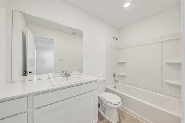 Building Photo - 367 Keefer