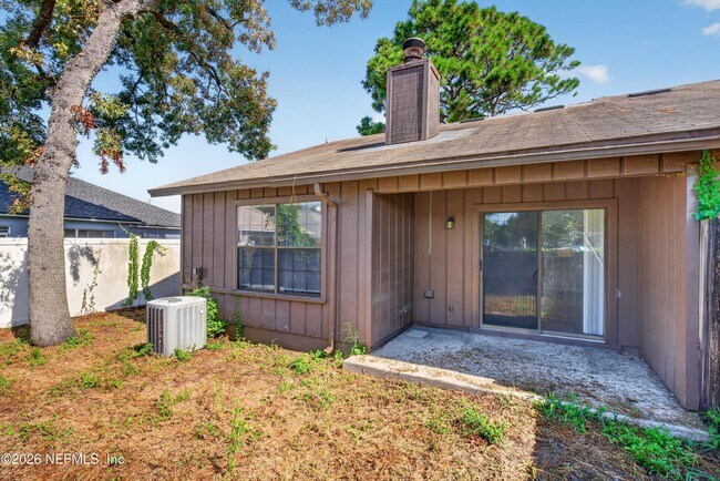 Building Photo - 8010 International Village Dr