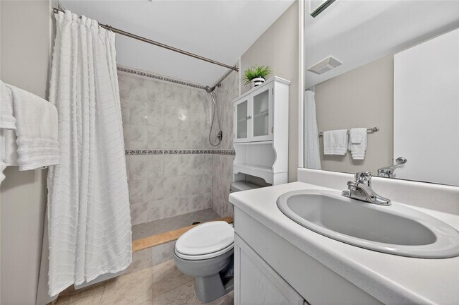 Building Photo - 3180 NE 48th Ct