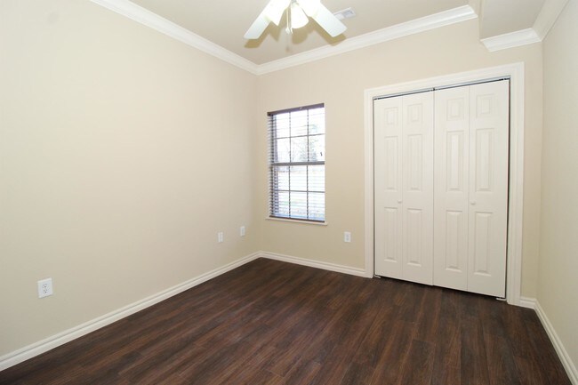 Building Photo - 2556 E Turtle Creek Dr