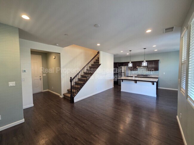 Building Photo - 2534 Mustang Dr