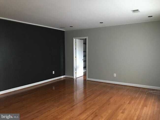 Building Photo - 1406 Ingleside Ave