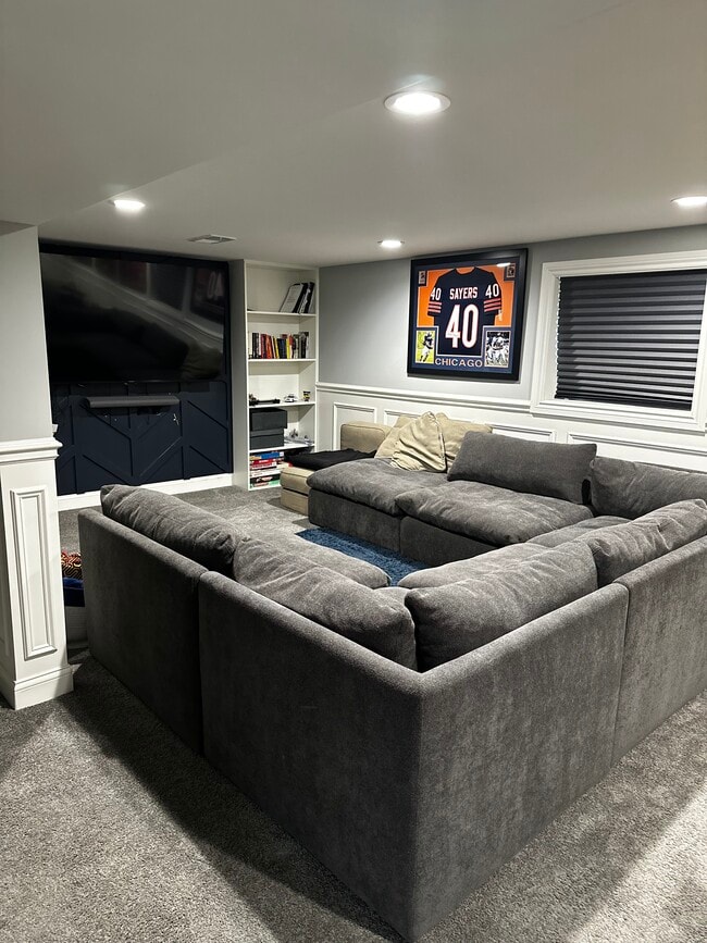 Building Photo - 9347 S Luella Ave