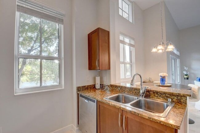 Building Photo - 350 N Federal Hwy