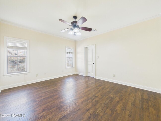 Building Photo - 236 Shadowbrush Bend