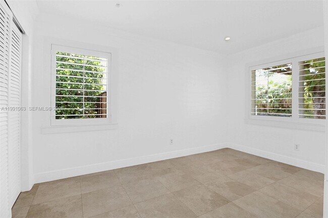 Building Photo - 8975 SW 83rd St