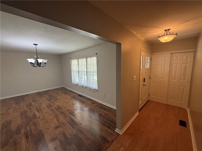 Building Photo - 6418 Oakhurst Pl