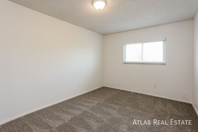 Building Photo - Cozy 3-Bedroom Rental with Large Backyard ...