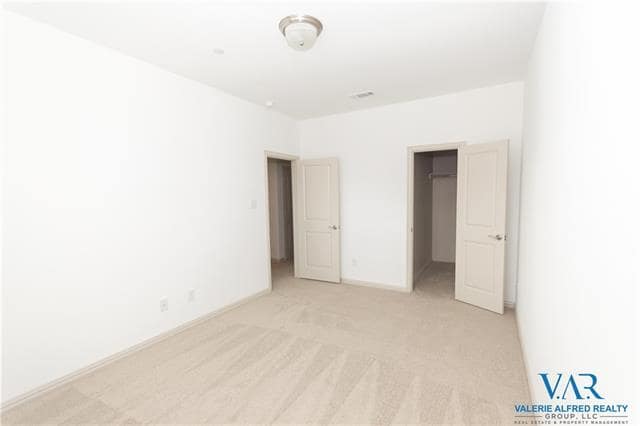 Building Photo - 2221 Jameson Ln