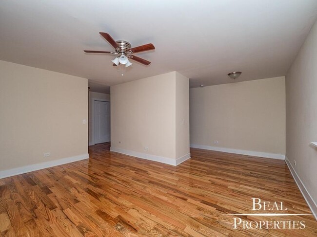 Building Photo - 0 bedroom in CHICAGO IL 60657