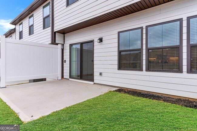 Building Photo - 555 Thatch Ter