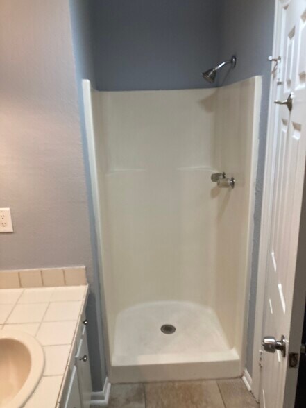 Building Photo - 13715 Kenner Ave