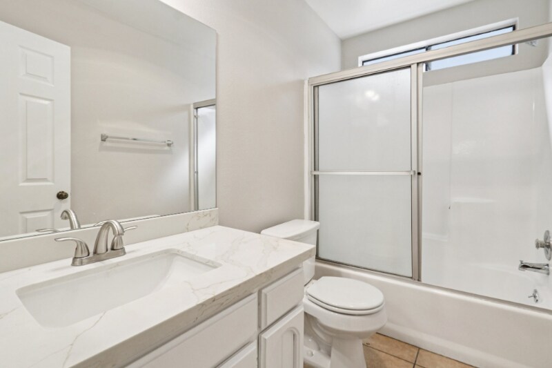 Building Photo - 725 E Providencia Ave