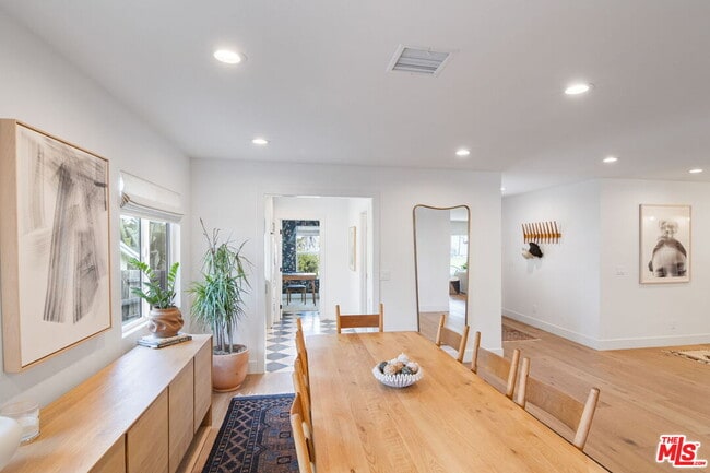 Building Photo - 5664 Coliseum St