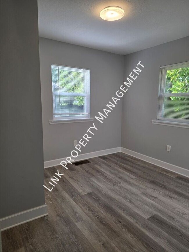 Building Photo - Don't Miss this 3BR/2BA Home with Large Detached Garage & Huge Backyard and Deck