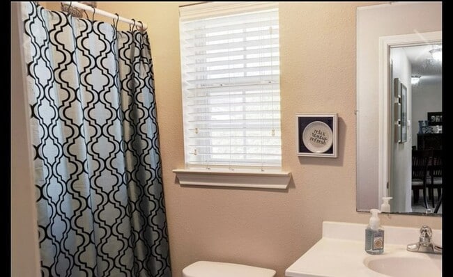 Building Photo - 901 W Birge St