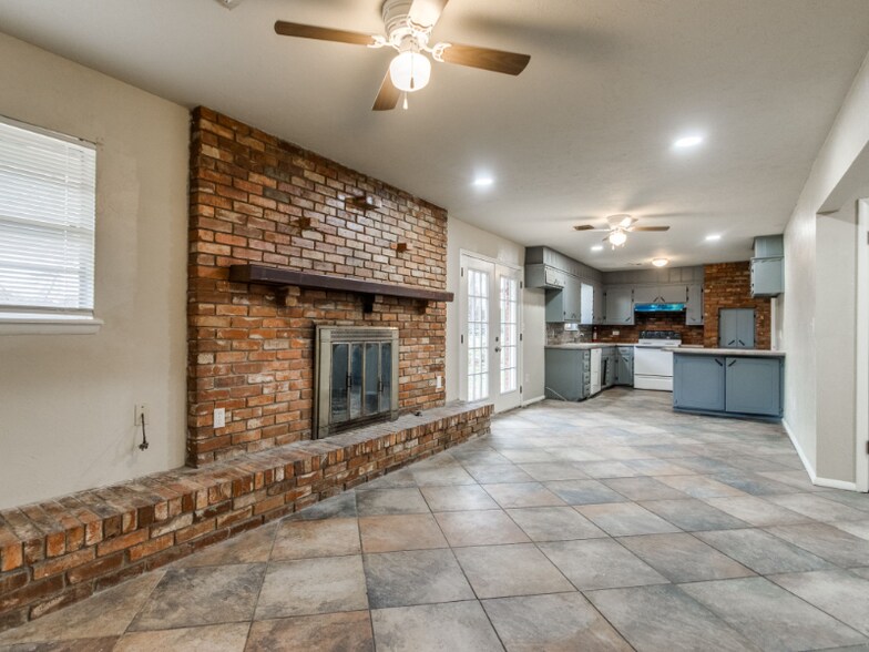 Building Photo - 8604 NE 33rd St