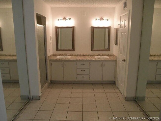 Building Photo - 584 Springdale Cir