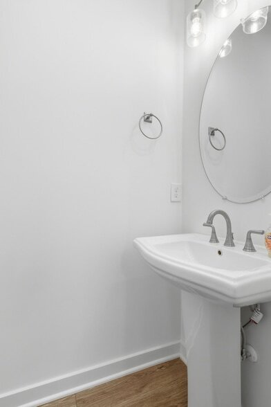 Building Photo - 1170 Dickerson Rd