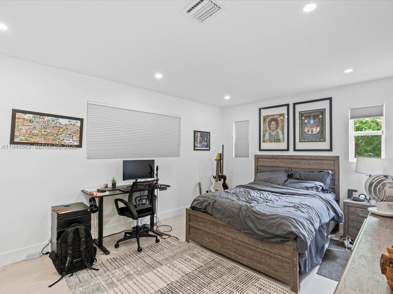 Building Photo - 5265 SW 78th St