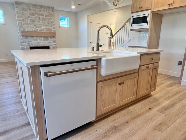 Building Photo - Gorgeous Ridgefield Home
