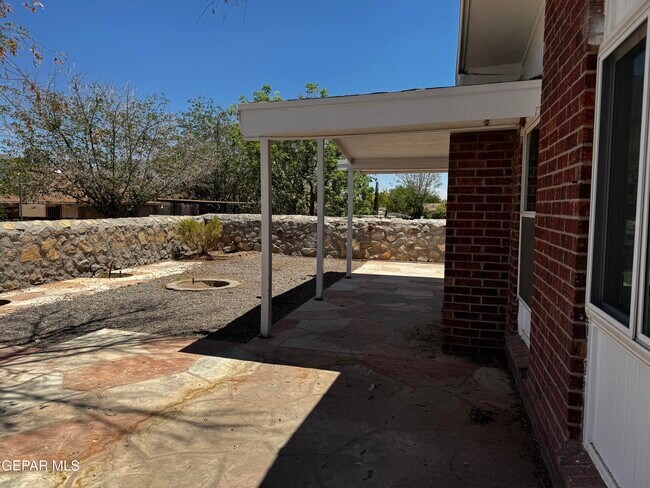 Building Photo - 8700 Lakehurst Rd