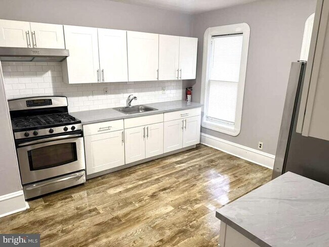 Building Photo - 6539 Park Ave