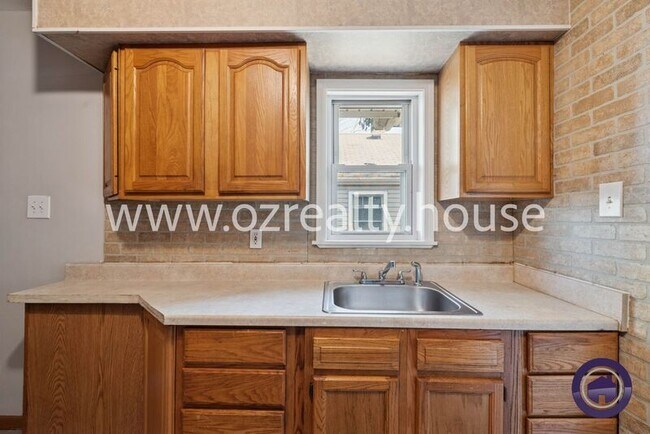 Building Photo - 1214 Slater St