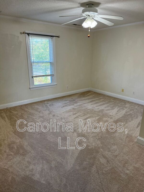 Building Photo - 204 Brushy Meadows Dr